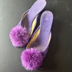 Vintage gorgeous purple sandals with feather Pom-Poms size us 6